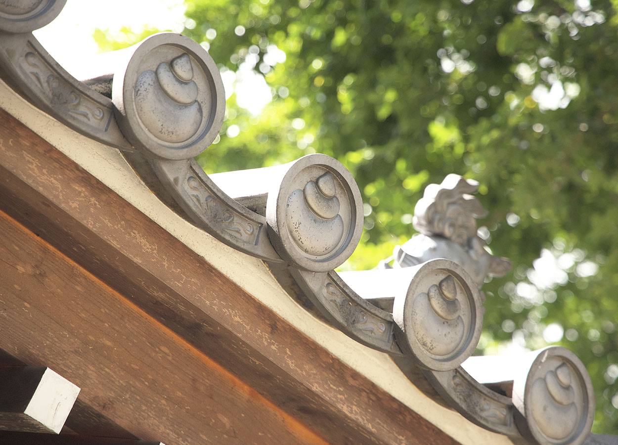 屋根の寺紋